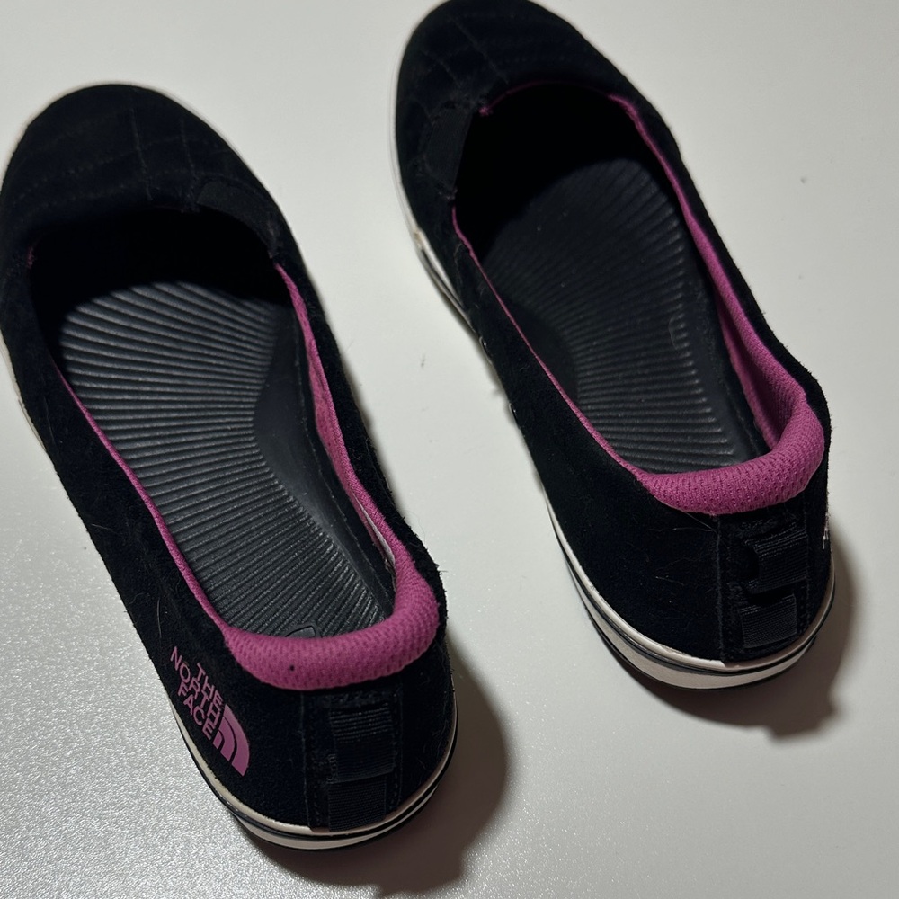 The North Face Women’s Black Slip-On Flats Purple Trim Casual Shoes - Picture 7 of 9